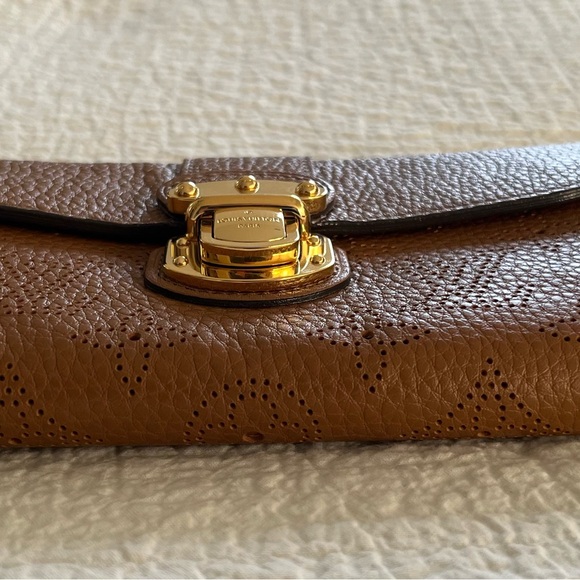 Louis Vuitton Mahina Iris Amelia Wallet - Picture 12 of 16